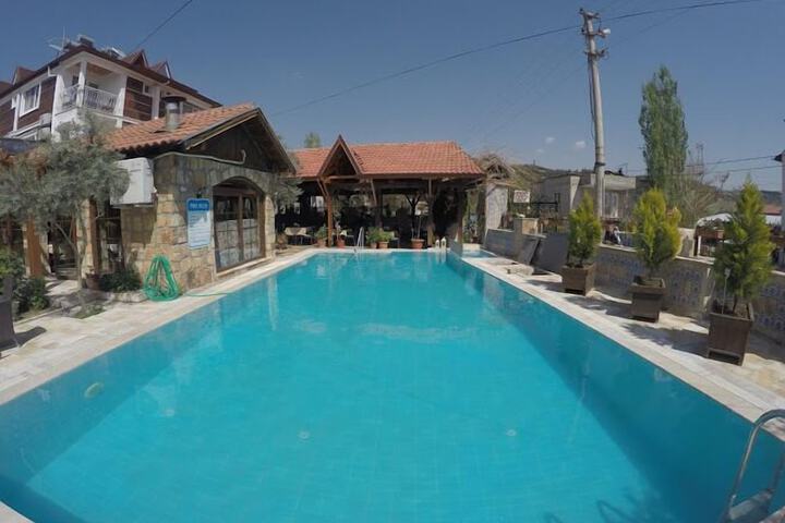 Pool 50 of 73