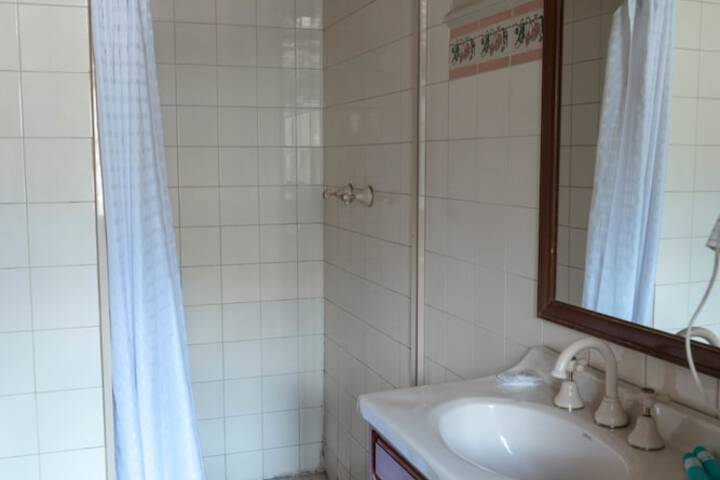 Room 17 of 28