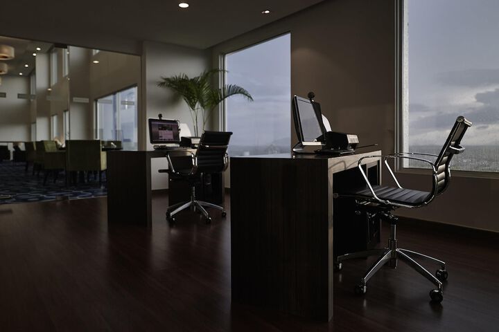 Lounge 63 of 93