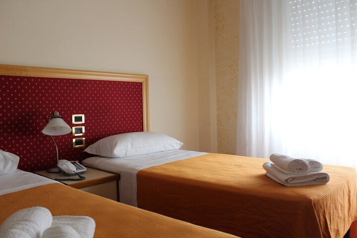 Room 19 of 28