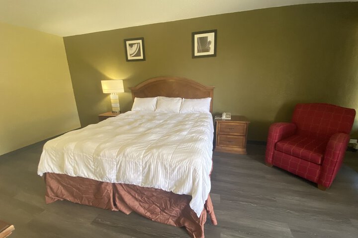 1 King Bed (14 of 19)