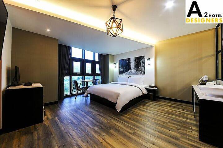Room 25 of 43
