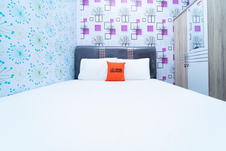 Room 4 of 7