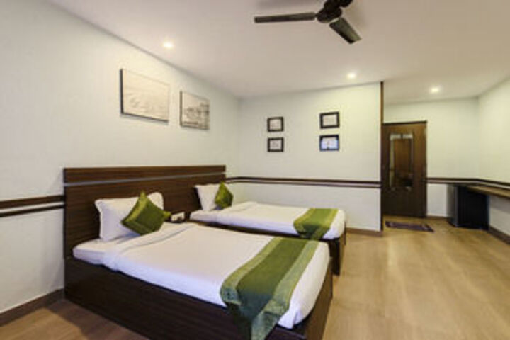 Room 13 of 33