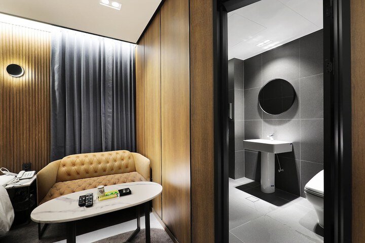 Room 48 of 74