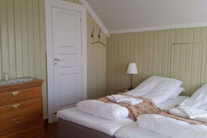 Room 4 of 37