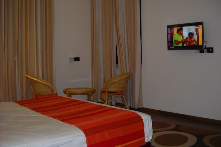 Room 3 of 33