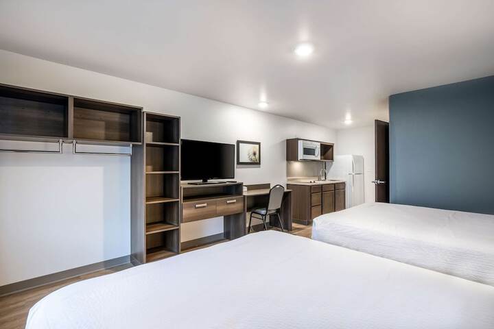 1 Queen Bed (14 of 28)