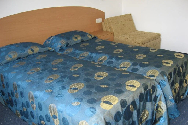 Room 5 of 18