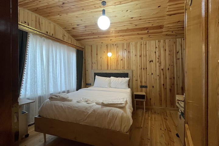 Room 32 of 100