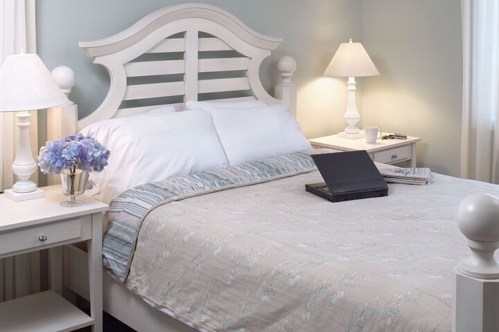 1 Bedroom Villa Queen Bed Sofa (2 of 5)