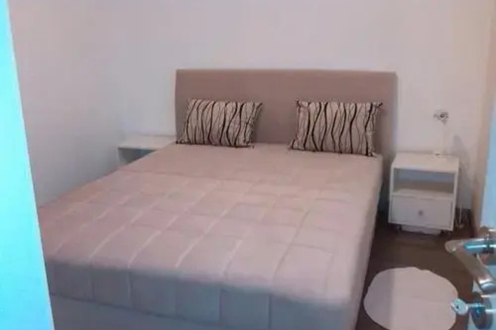 Room 9 of 10