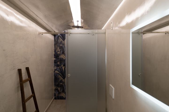 Room 73 of 86