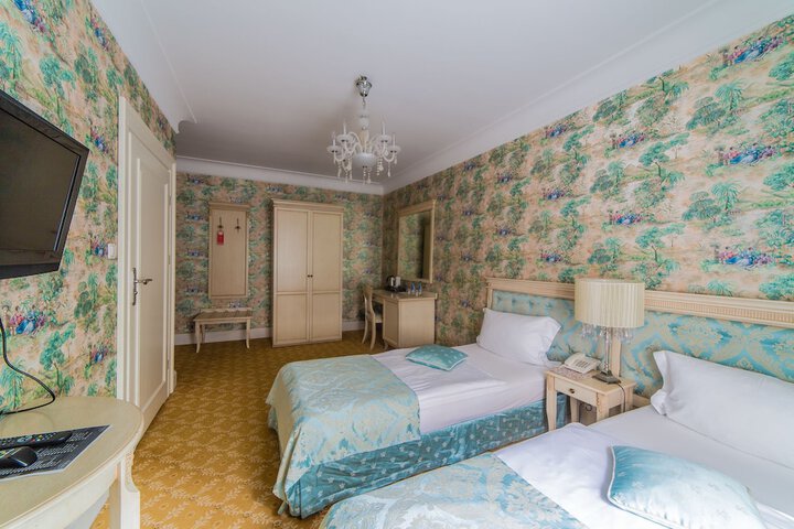 Room 10 of 66
