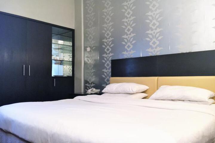 Room 3 of 6