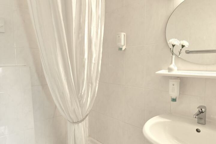 Room 46 of 75