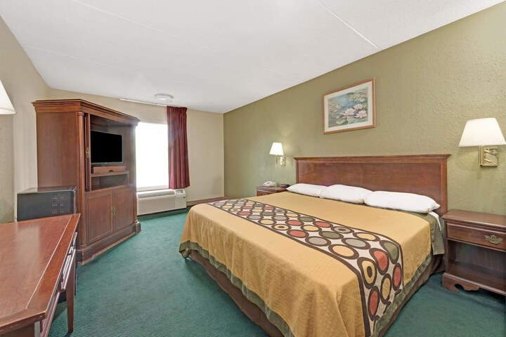 1 King Bed (7 of 8)