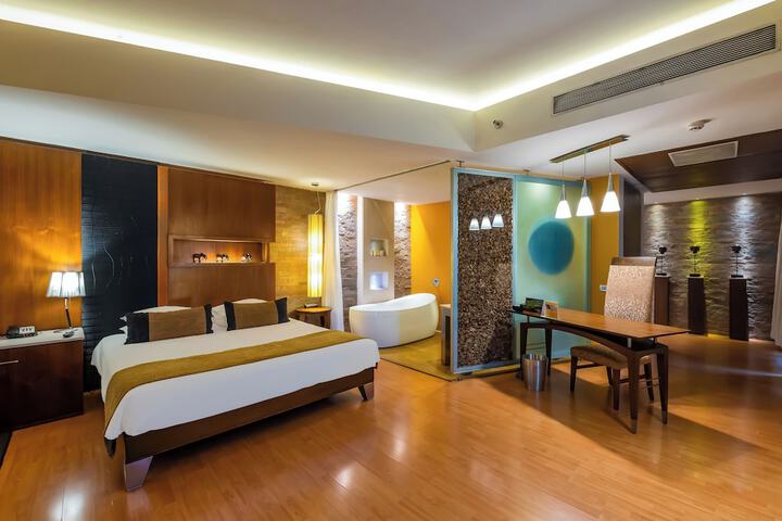 Room 18 of 77