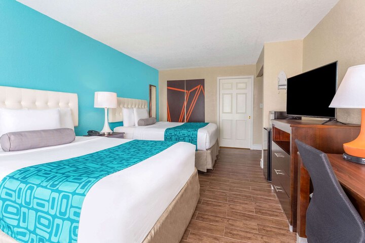 2 Queen Beds Accessible (1 of 13)