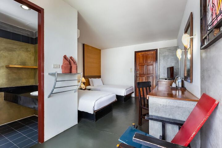 Room 15 of 25