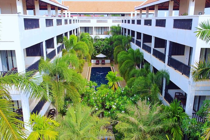 Hotel 76 of 80