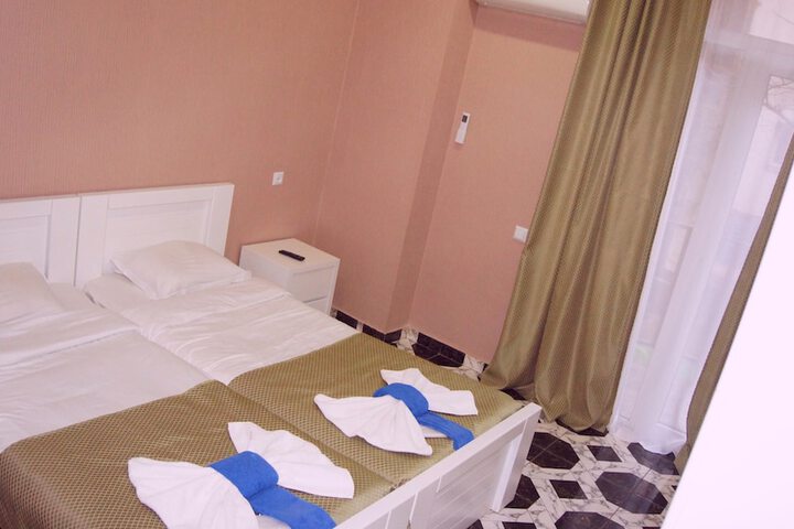 Room 12 of 50