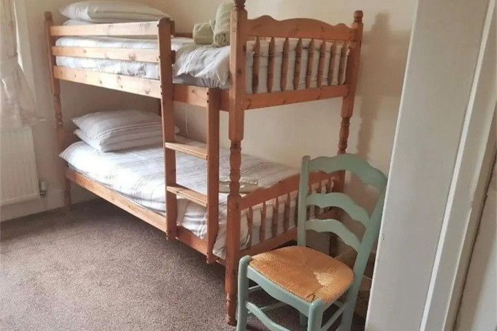Room 6 of 17