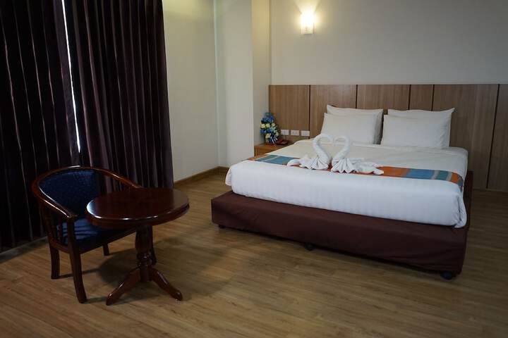 Room 8 of 37