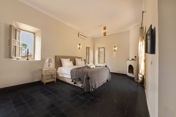 Room 3 of 10