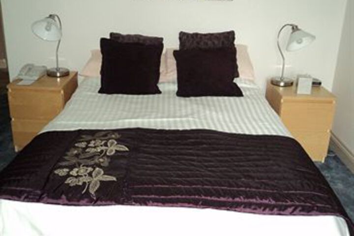 Room 8 of 16