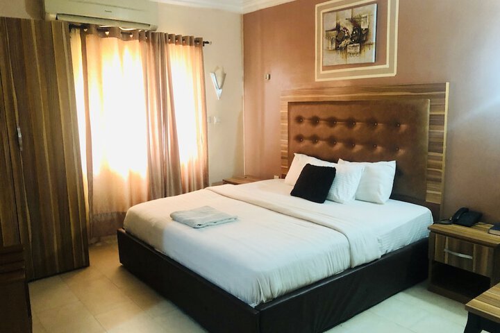 Room 15 of 40