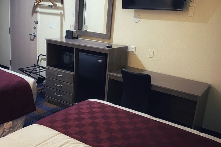 Double Room 2 Double Beds Refrigerator, Microwave (6 of 7)