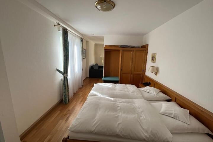 Room 7 of 42