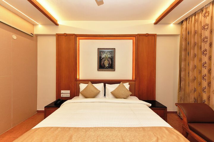 Room 28 of 76