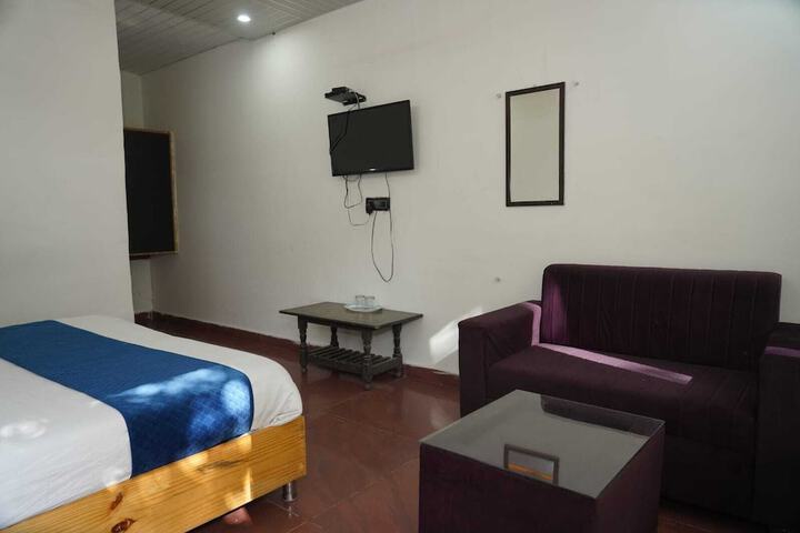 Room 2 of 28