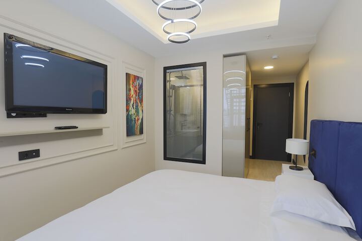 Room 3 of 67