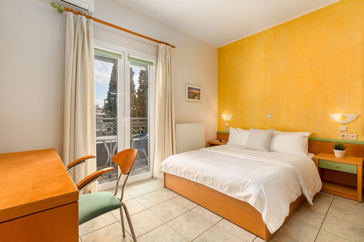Room 4 of 52
