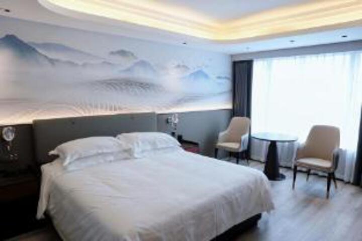 Room 4 of 6