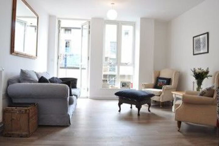 East London Flat With Balcony