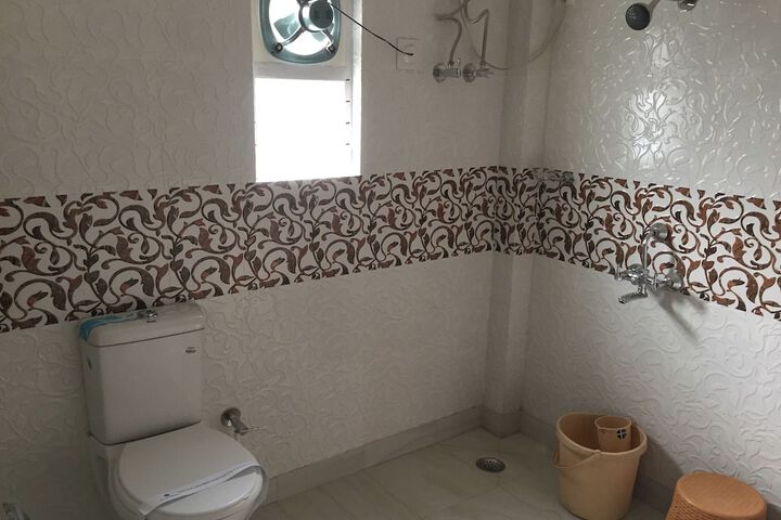 Room 4 of 6
