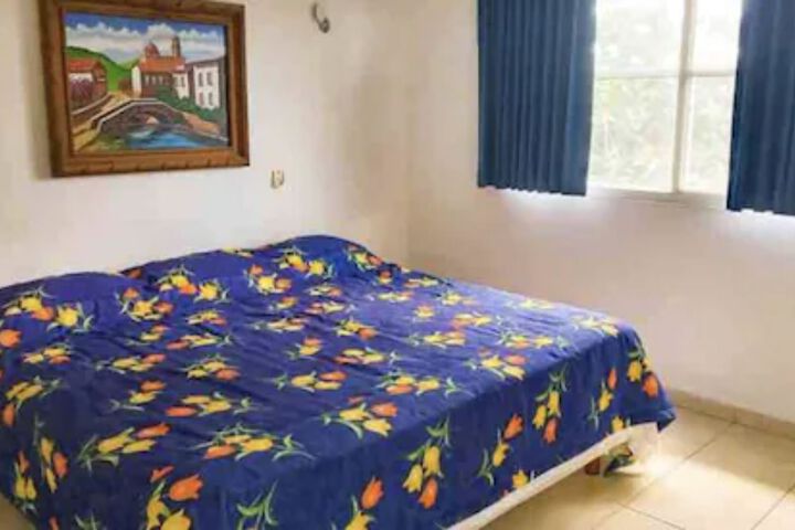 Room 6 of 10