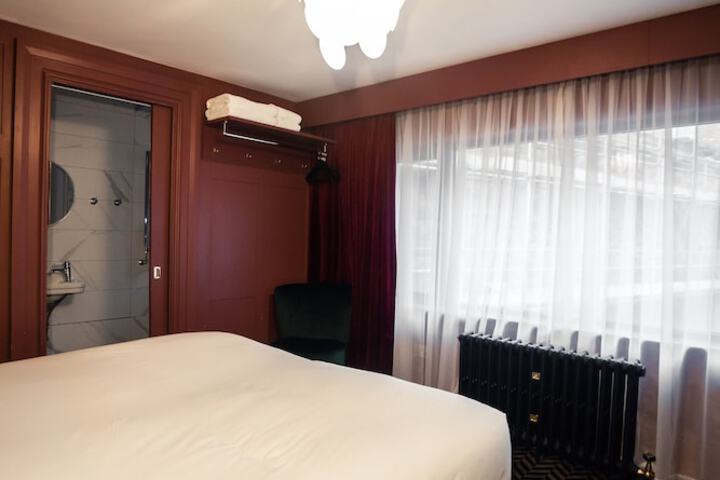 Room 59 of 106