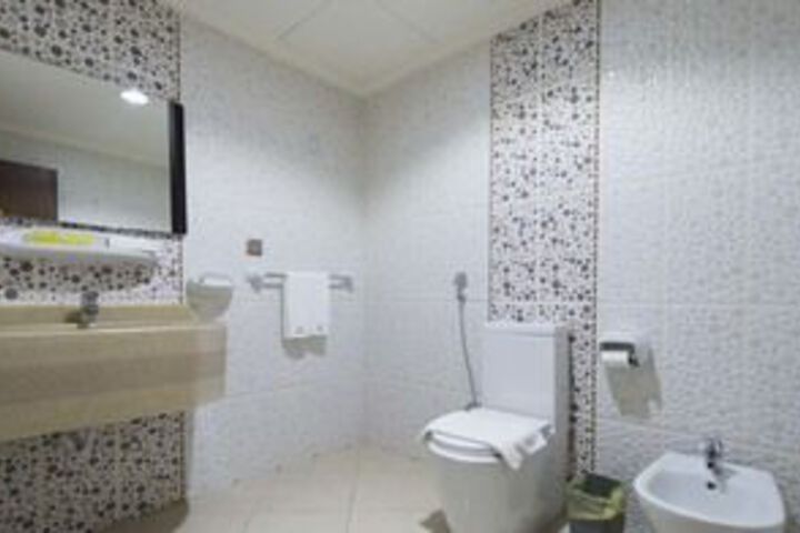 Room 3 of 38