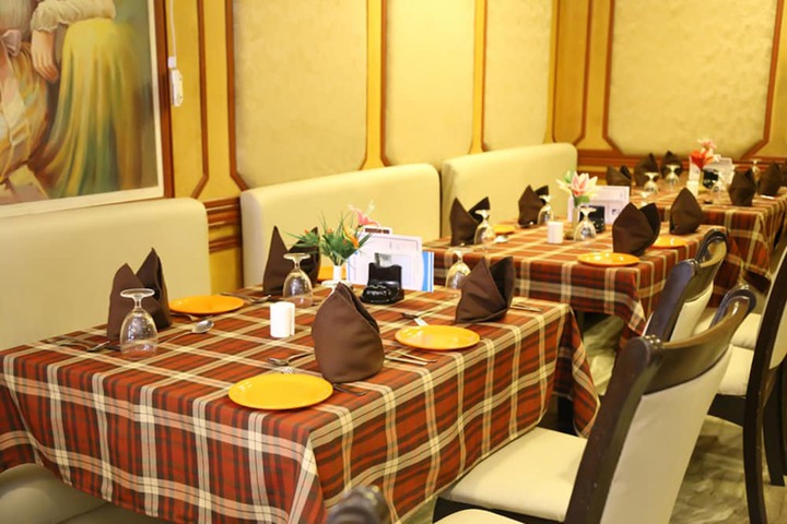 Dining 33 of 47