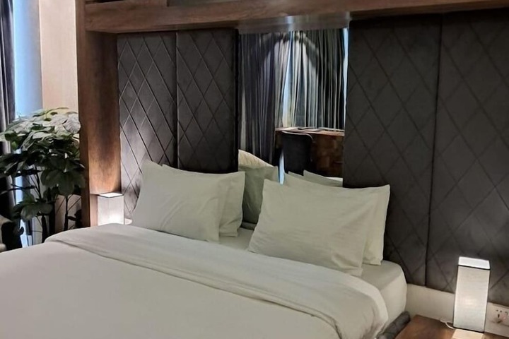 Room 13 of 28