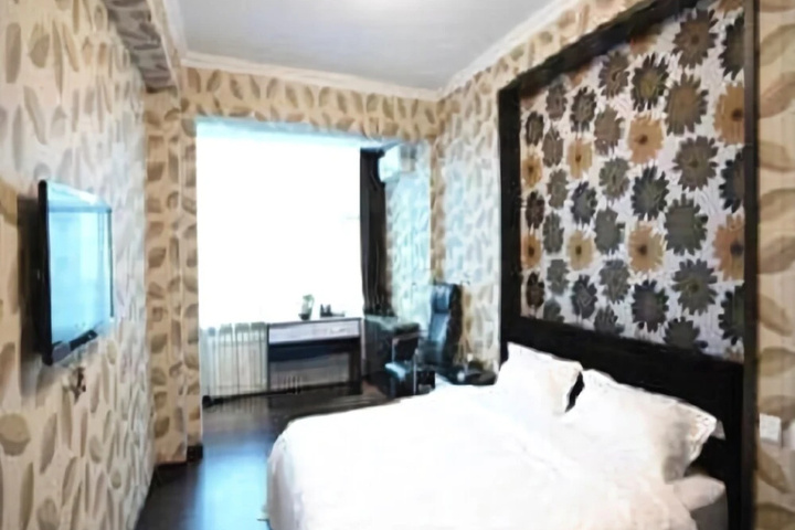 Room 12 of 15
