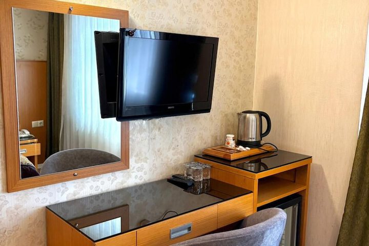Room 10 of 26
