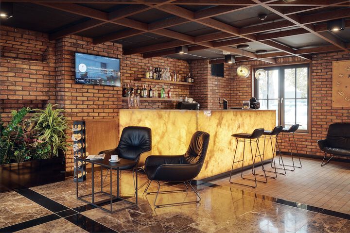 Lounge 62 of 68