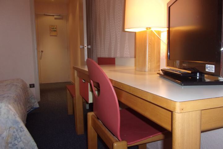 Room 28 of 50