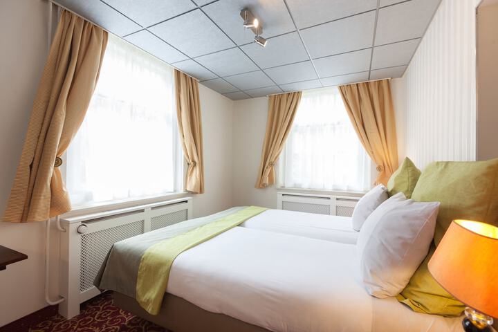 Room 32 of 105
